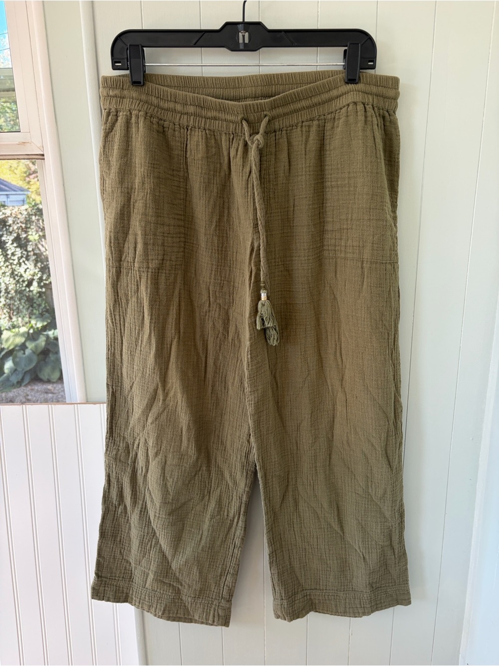Relaxed Cotton Drawstring Pants in Olive